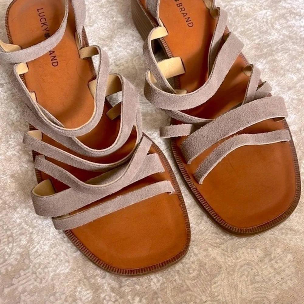 Brand New Lucky Brand Genuine Suede Chunky Low Heel Strappy Gladiator Sandals